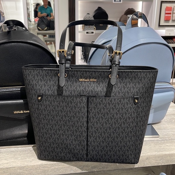 MICHAEL KORS JET SET TRAVEL MEDIUM DOUBLE POCKET TOTE
BLACK SIGNATURE
NWT - Picture 3 of 16